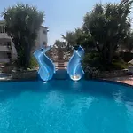 Casa Con Jardin Al Mare