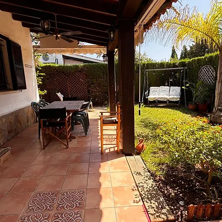 Casa Con Jardin Al Mare