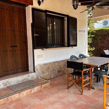 Casa Con Jardin Al Mare